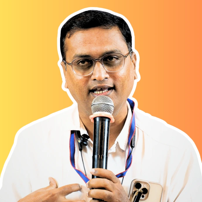 MBBS MD doctor Dr Prashant Dahire sharing his real experience with SSKNDS Natural Diet System during NDS seminar